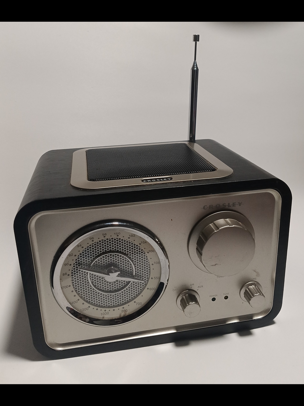 Crosley Black and Silver Retro AM/FM Radio Tested Charger Included Used.